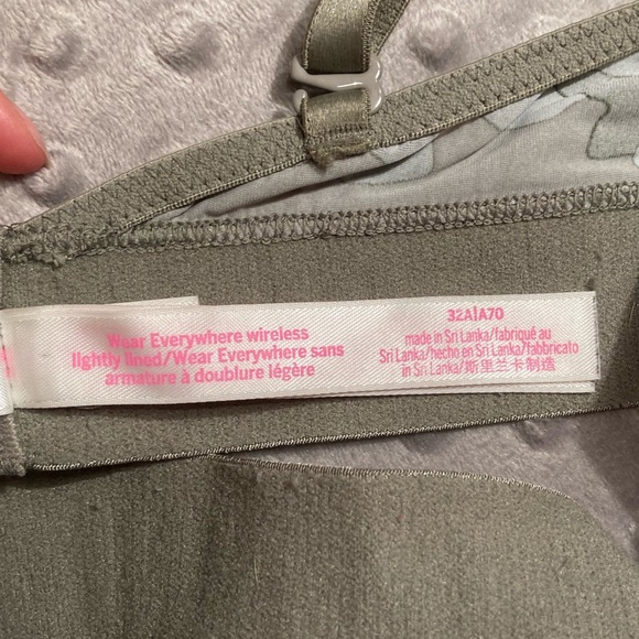 VS Pink Bra Bundle - Picture 14 of 14